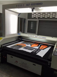 เครื่องตัดเลเซอร์วิสัยทัศน์ผ้า 130W เครื่องตัดเลเซอร์กล้องอุตสาหกรรม